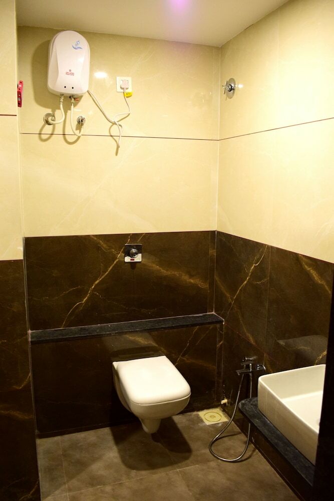 Hotel Royal Square By Sky Stays