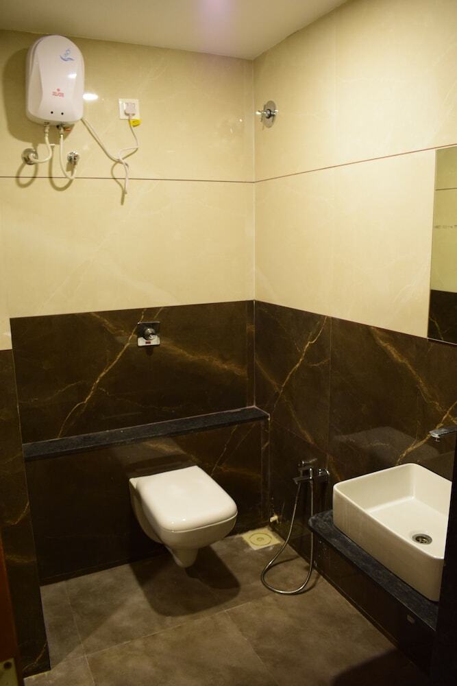 Hotel Royal Square By Sky Stays