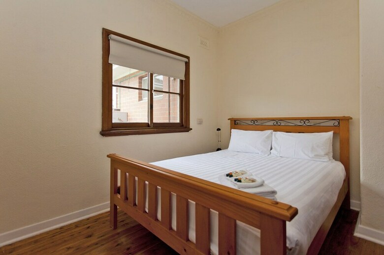 Red Brick Beauty - Central Cottage