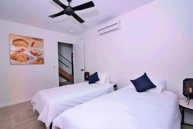 Isle Be Back Waterfront Luxury With Pool