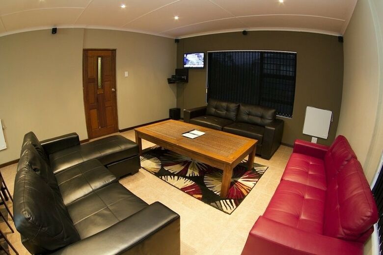 The Roundhouse - Self Catering