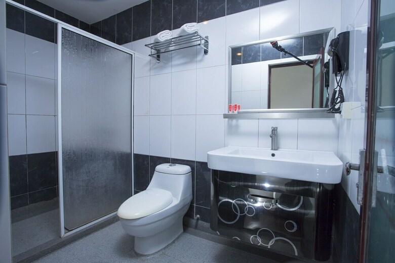 Oyo 44037 King Park Hotel