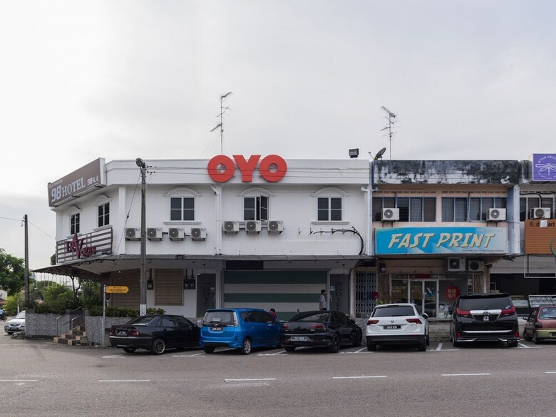 Oyo 44026 98 Hotel
