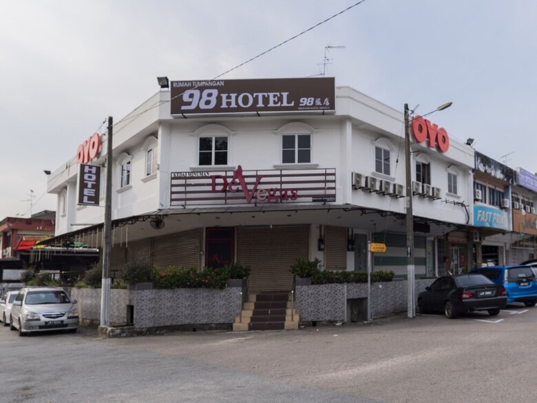 Oyo 44026 98 Hotel
