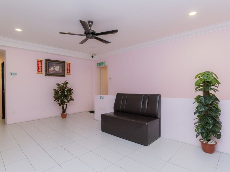 Oyo 44026 98 Hotel