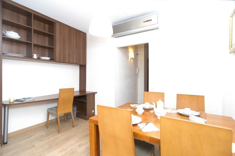 Apartamentos Rentbcn Arc De Triomf
