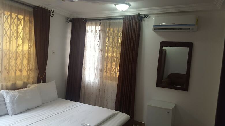 Hotel Restall Guest Lodge