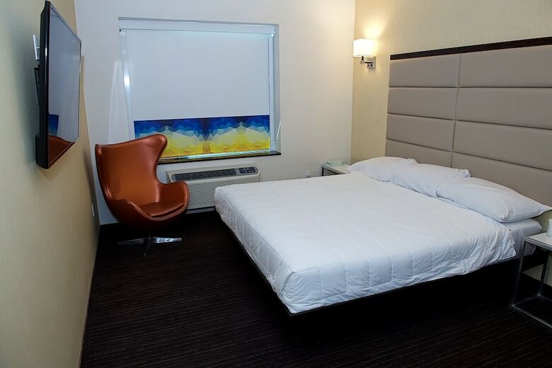 7 Days Hotel Bronx