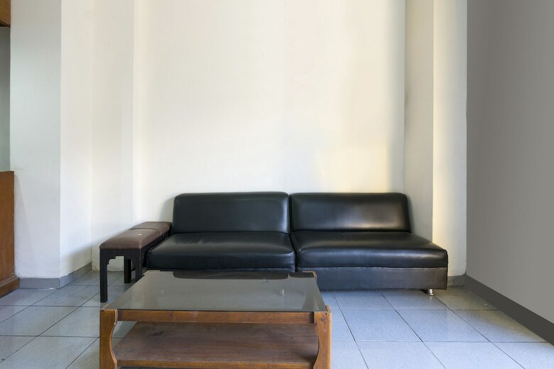 Hostal Oyo 1212 Hotel Pakuning