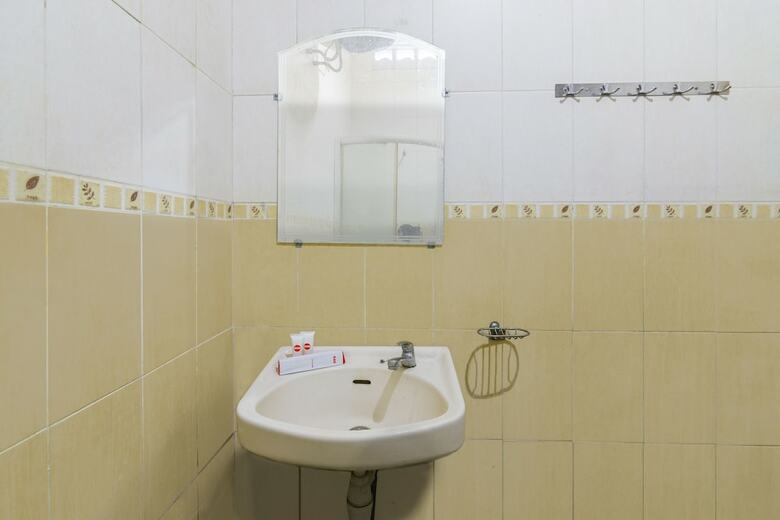 Hostal Oyo 1212 Hotel Pakuning