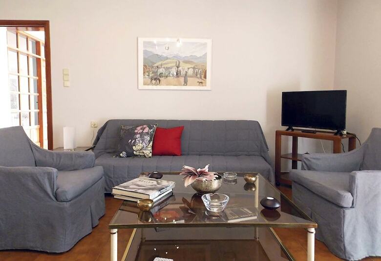 Glyfada Spacious Apartment Garden