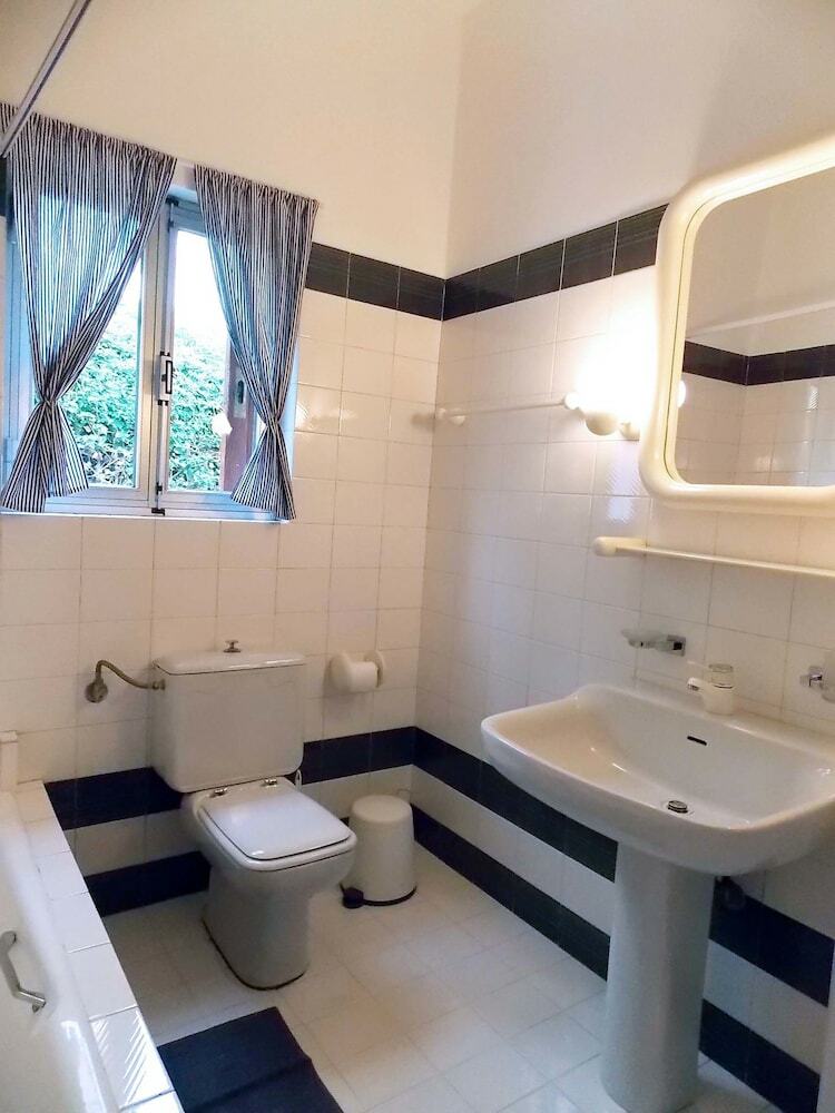 Glyfada Spacious Apartment Garden