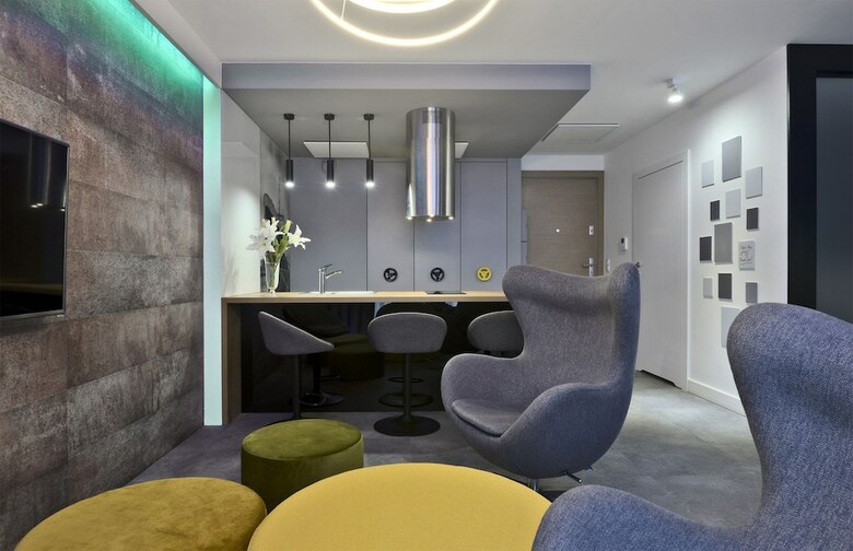 Elite Apartments Waterlane Pool Access