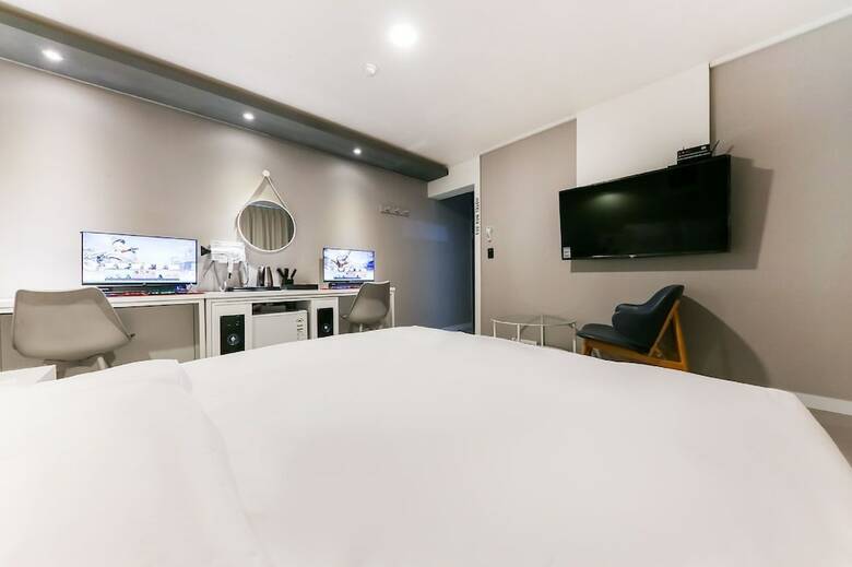 Hotel Box