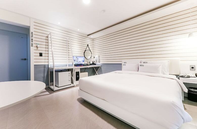Hotel Box