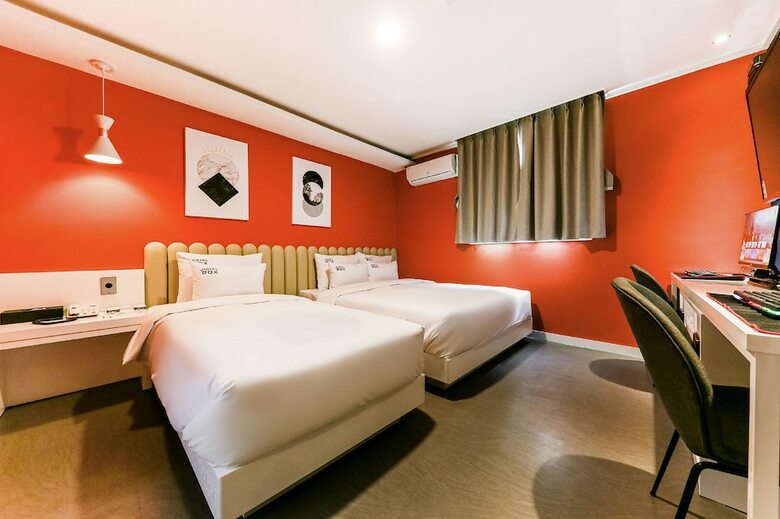 Hotel Box