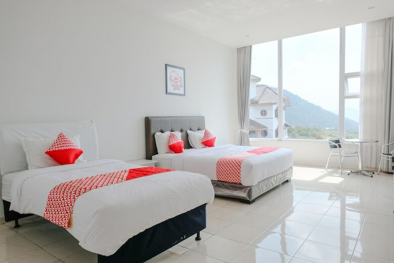 Hostal Oyo 1194 Villa Bukit Panderman Residende