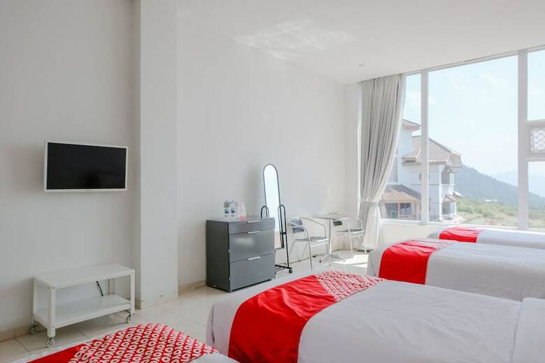 Hostal Oyo 1194 Villa Bukit Panderman Residende