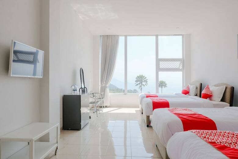Hostal Oyo 1194 Villa Bukit Panderman Residende