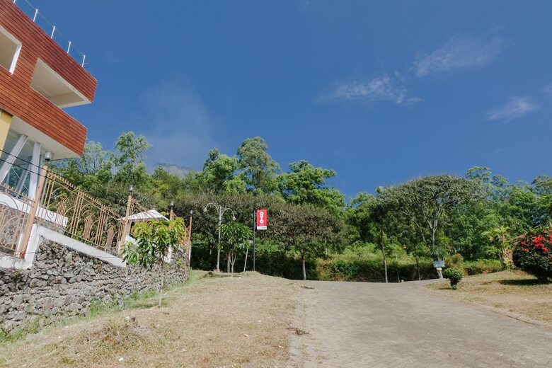 Hostal Oyo 1194 Villa Bukit Panderman Residende