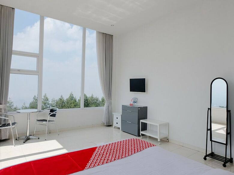 Hostal Oyo 1194 Villa Bukit Panderman Residende