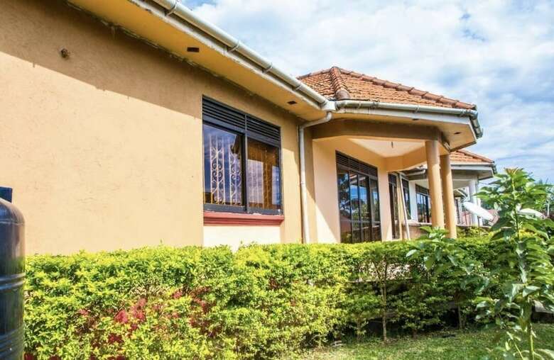 Three Bedroom House Near Martyrs Shrine