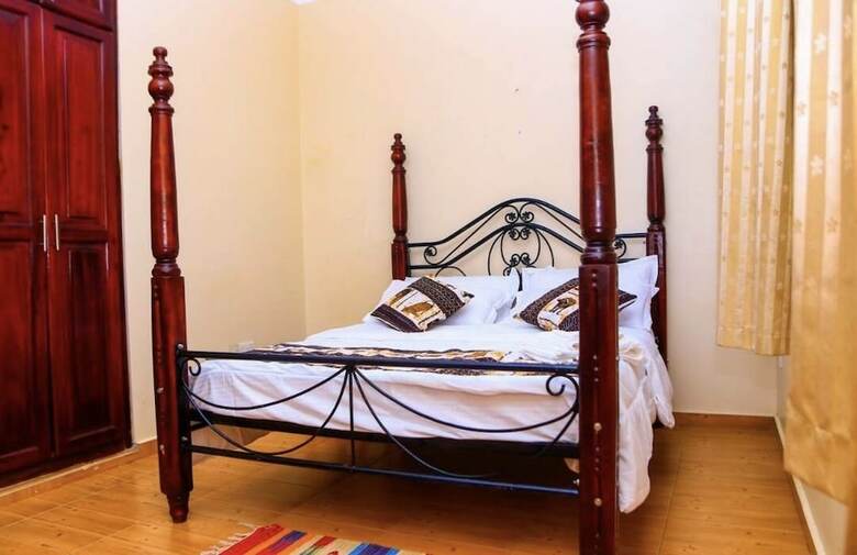 Three Bedroom House Near Martyrs Shrine