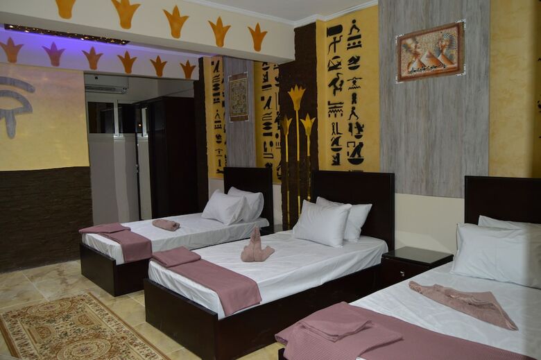 Bed & Breakfast Comfort Pyramids Inn