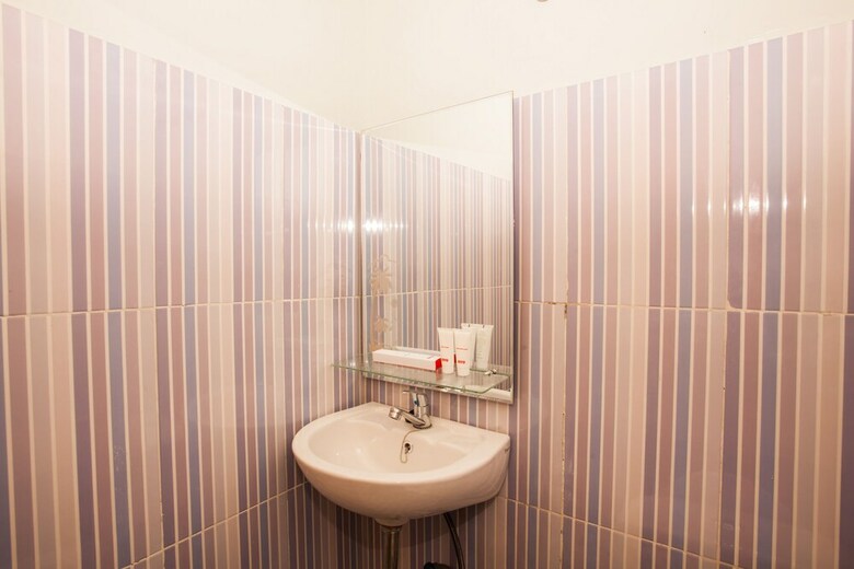 Hostal Oyo 1184 Aladinmar