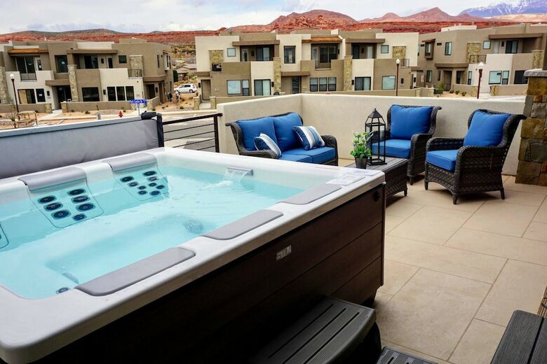 Poolside Perfection - Close To Zion