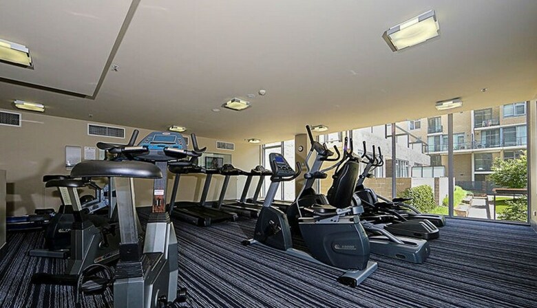 Spacious 1-bedroom Apartment With Parking