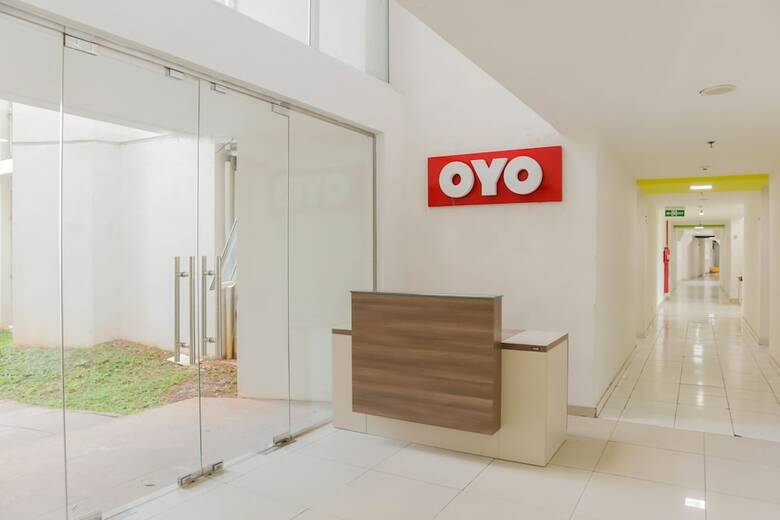 Hotel Oyo 1242 Aeropolis Apartment