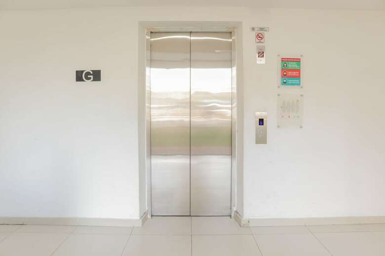 Hotel Oyo 1242 Aeropolis Apartment