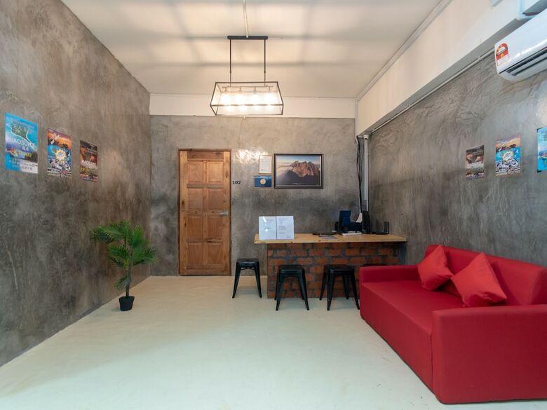 Hotel Oyo 43993 Madsuite