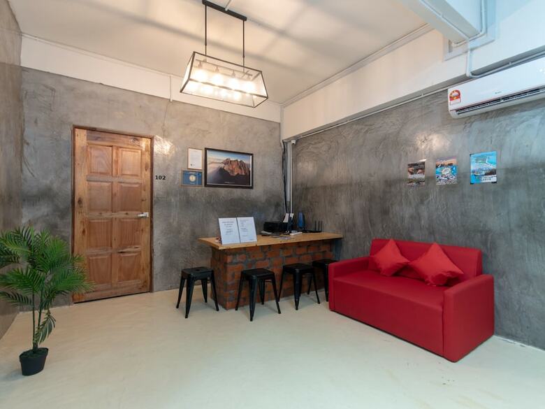 Hotel Oyo 43993 Madsuite