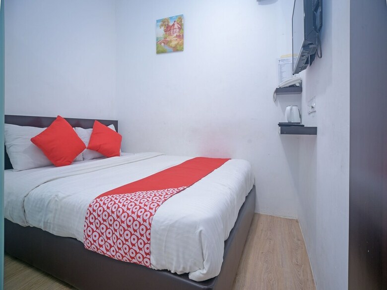 Oyo 44052 Seven Hotel