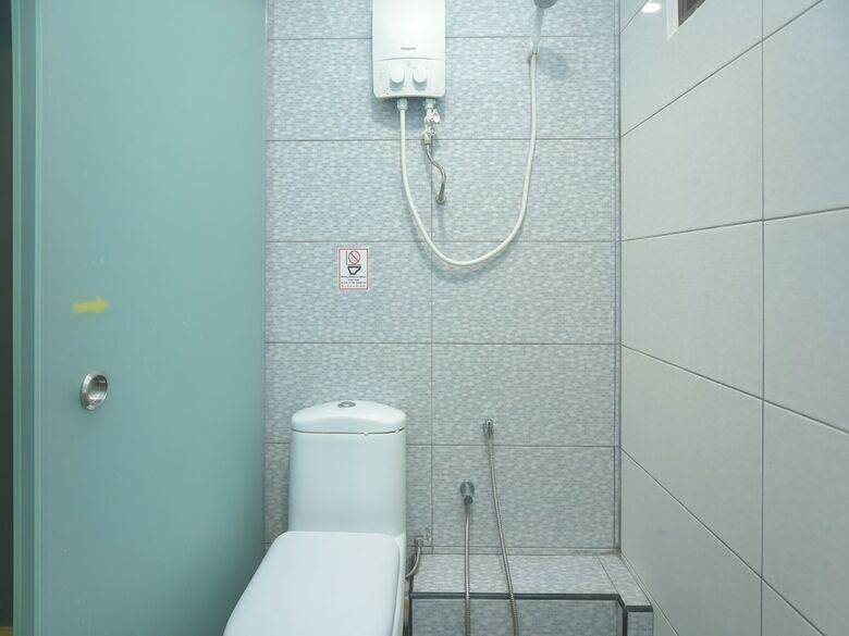 Oyo 44052 Seven Hotel