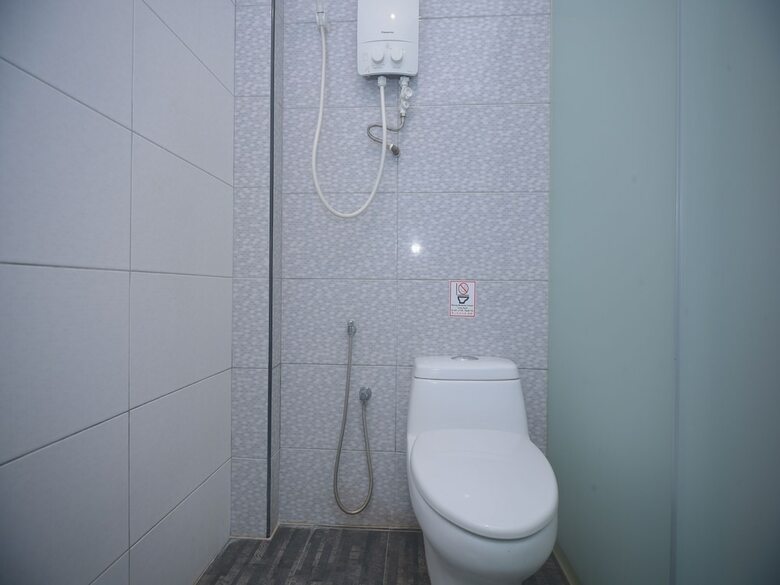Oyo 44052 Seven Hotel