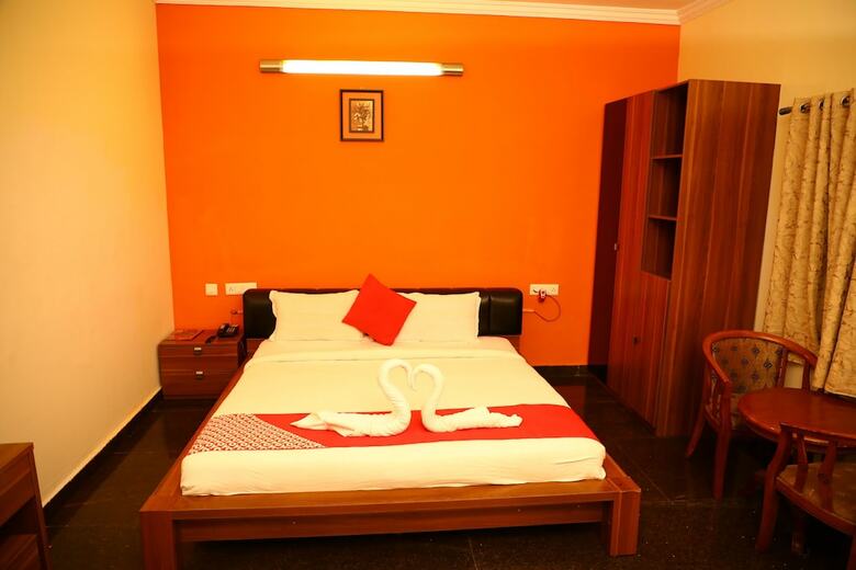 Hotel The Meenakshi Resort