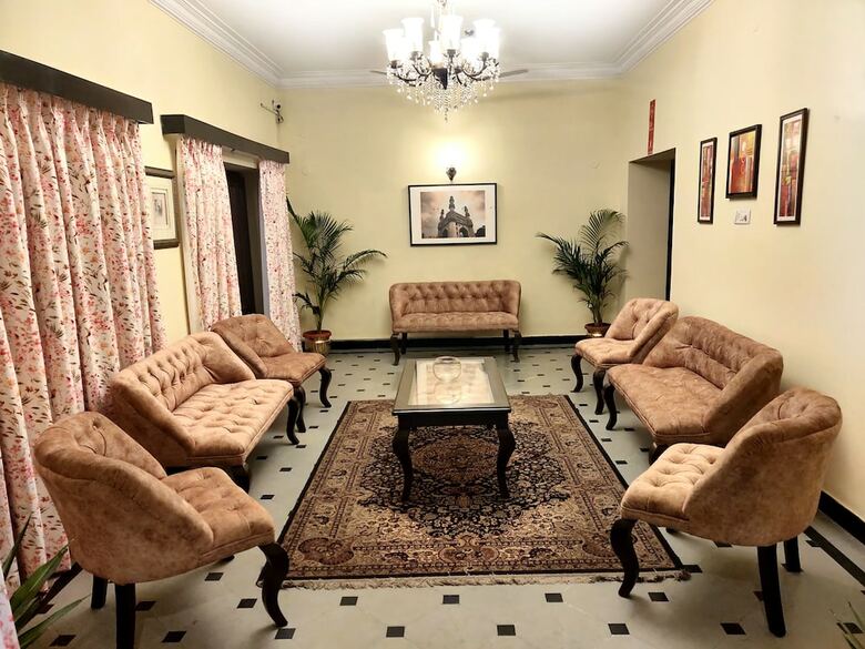 Hotel Guest Inn Suites