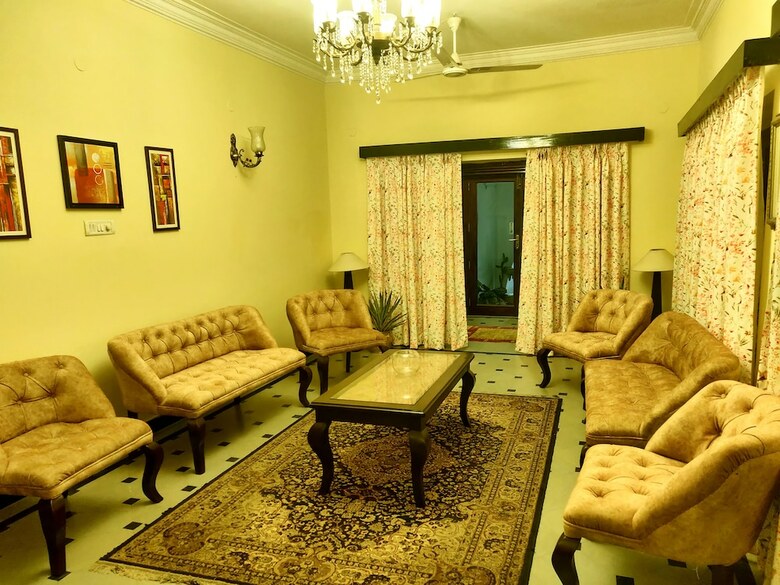 Hotel Guest Inn Suites