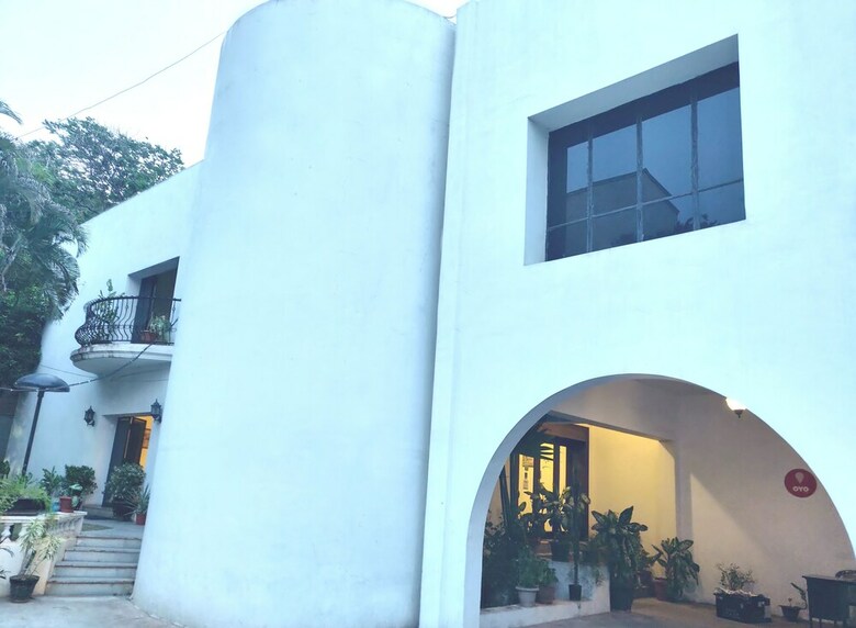 Hotel Guest Inn Suites