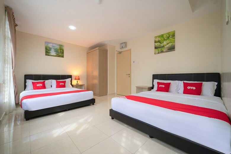 Oyo 89831 Sri Sena Hotel