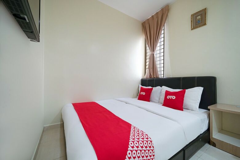 Oyo 89831 Sri Sena Hotel