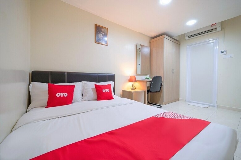 Oyo 89831 Sri Sena Hotel