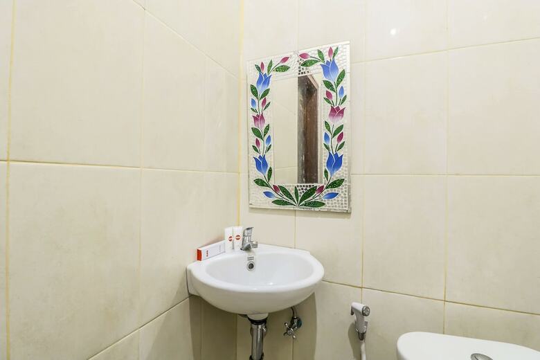 Hostal Oyo 1193 Asri House