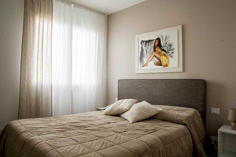 Hotel Home Suites Home