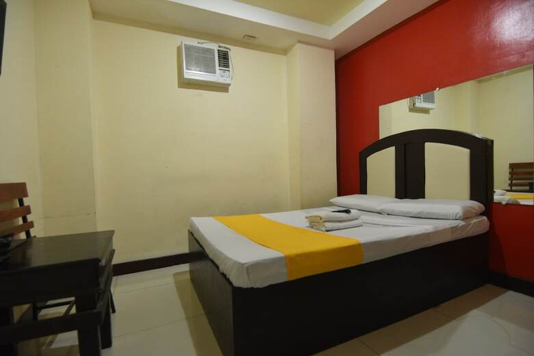 Cosmo Hotel - Padre Campa