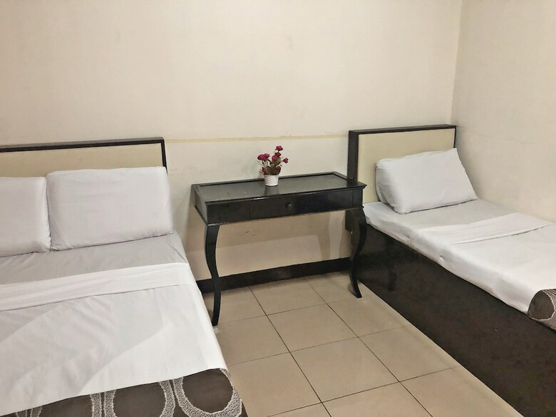 Cosmo Hotel Espana Near Ust