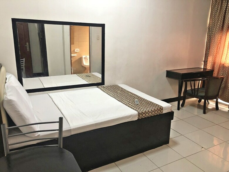 Cosmo Hotel Espana Near Ust